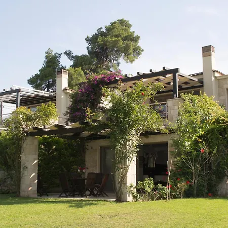 Villa Charming With Seaview In A Gated Complex Kriopigi