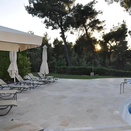 Charming With Seaview In A Gated Complex