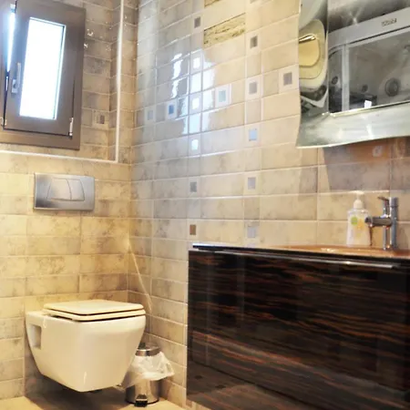 Charming With Seaview In A Gated Complex Villa