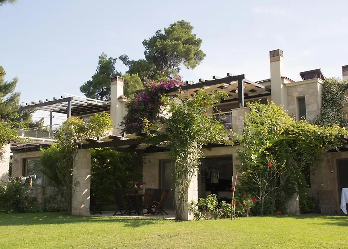 Villa Charming With Seaview In A Gated Complex Kriopigi