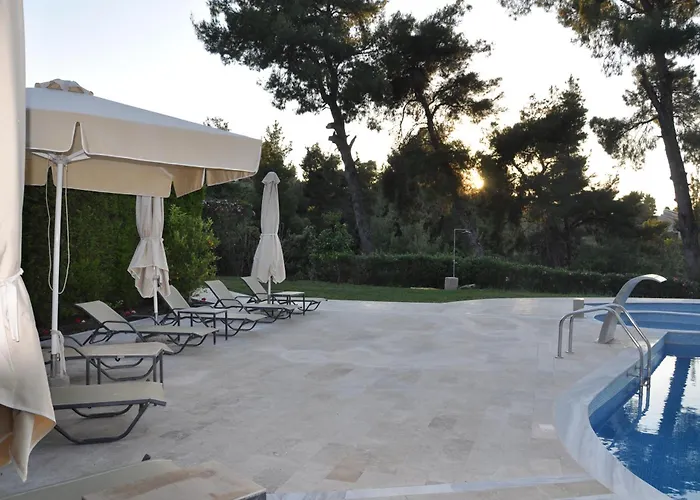 Charming With Seaview In A Gated Complex