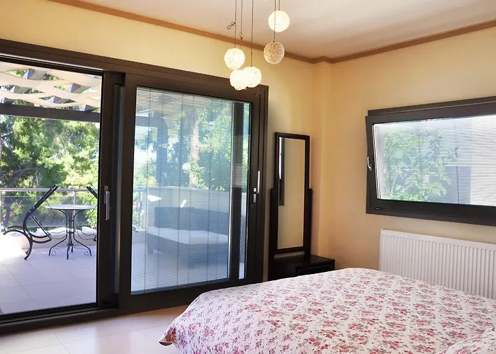 Charming With Seaview In A Gated Complex Kriopigi