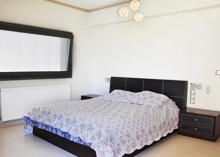 Charming With Seaview In A Gated Complex Villa