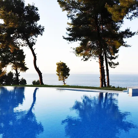 Charming With Seaview In A Gated Complex Villa